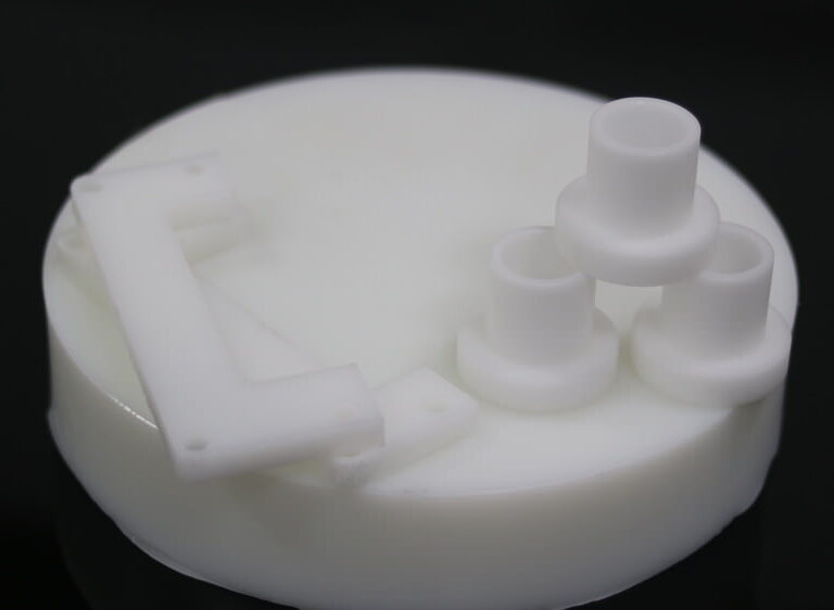 produto – plast eng – alta perf – pag interna – peek – 2 foto